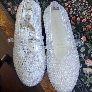 INTENTIONALLY BLANK Clear Flats with Strap